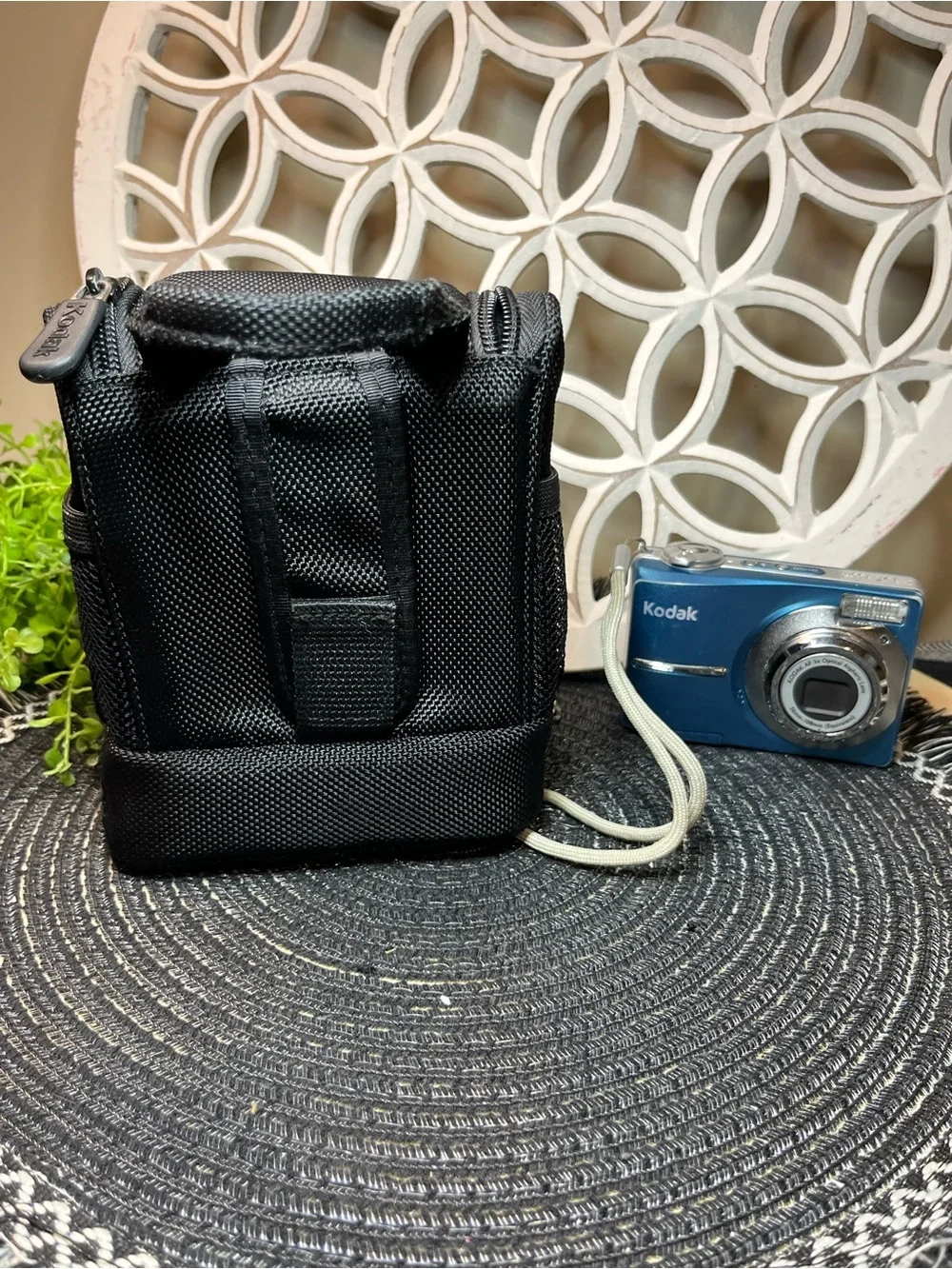 Kodak EasyShare C813 Digital Camera W/Black Carry Case In good working condition